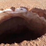 Un misterioso socavón aparece en Marruecos 