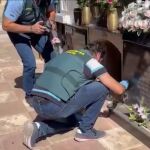Agentes realizan una inspección en el lugar de los robos