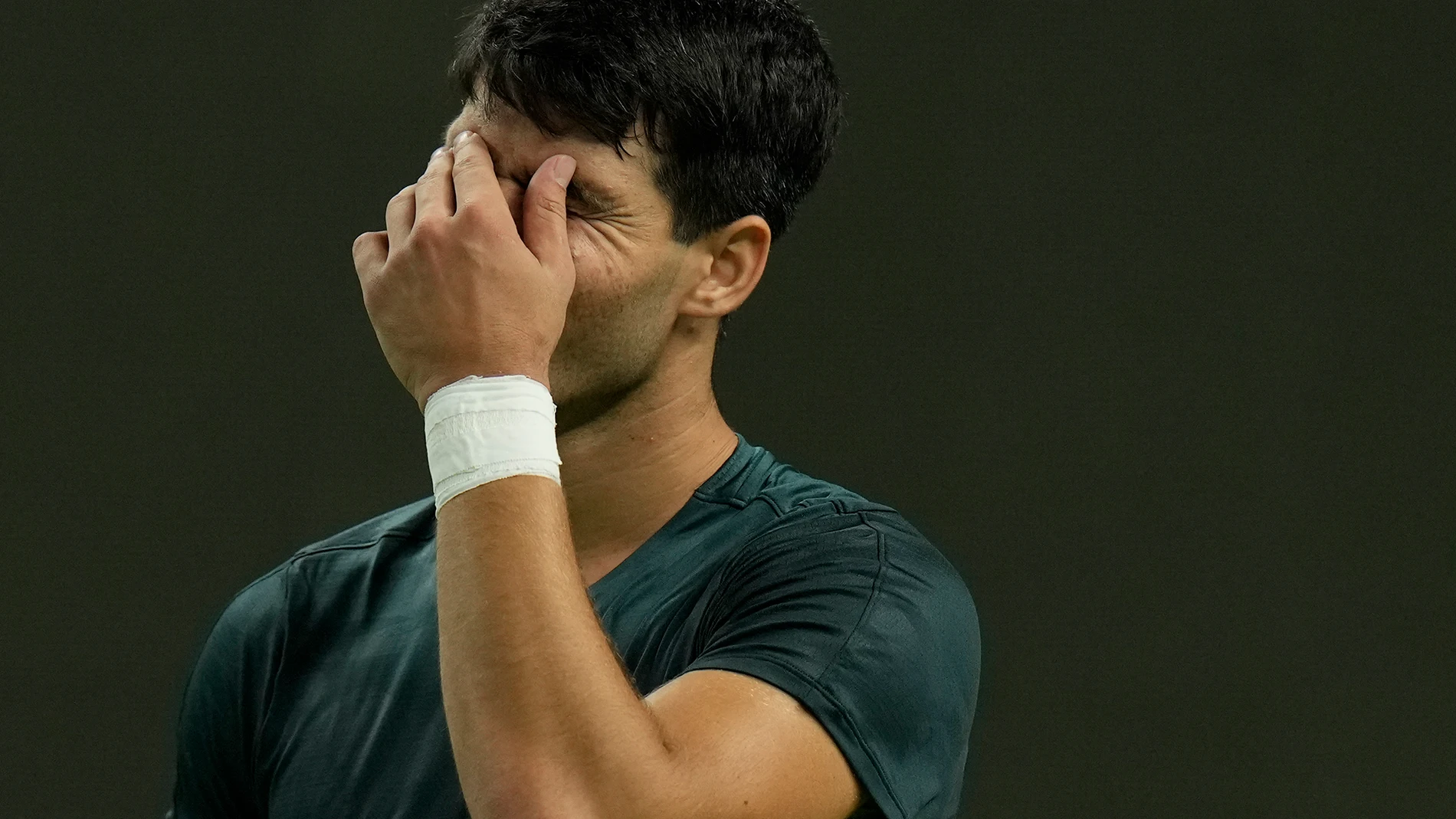 Carlos Alcaraz of Spain reacts after losing a point to Grigor Dimitrov of Bulgaria in the 4th round of the men's singles match in the Shanghai Masters tennis tournament at Qizhong Forest Sports City Tennis Center in Shanghai, China, Wednesday, Oct. 11, 2023. (AP Photo/Andy Wong)