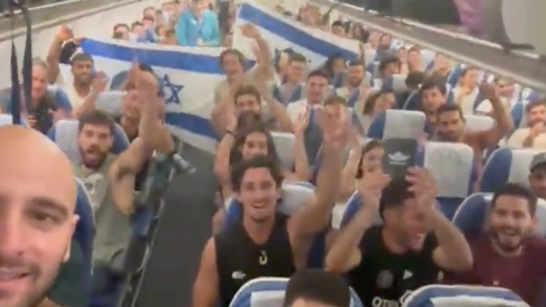 Jóvenes israelíes vuelven al país para unirse a su Ejército