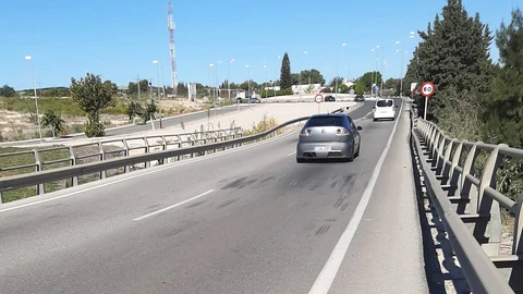 Estado del firme de la carretera CV95 del puente "Los Quiles" de San Miguel de Salinas, en Alicante.