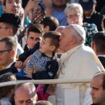 El Papa Francisco dirige su audiencia general semanal en la Plaza de San Pedro