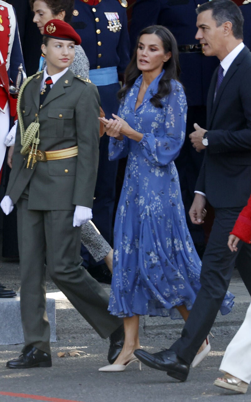 La Reina Letizia con vestido de Juan Vidal.