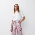 Los pantalones efecto piel son un must en nuestro armario