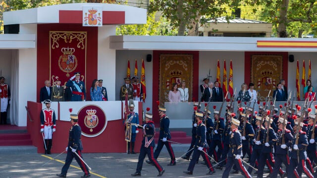Los Reyes y la Princesa de Asturias presiden el desfile del 12 de octubre 