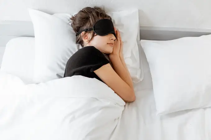 ¿Es posible dormir bien con los ojos medio abiertos?