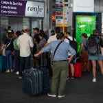 Una avería en la catenaria interrumpe la circulación de la alta velocidad entre Valencia, Alicante y Madrid