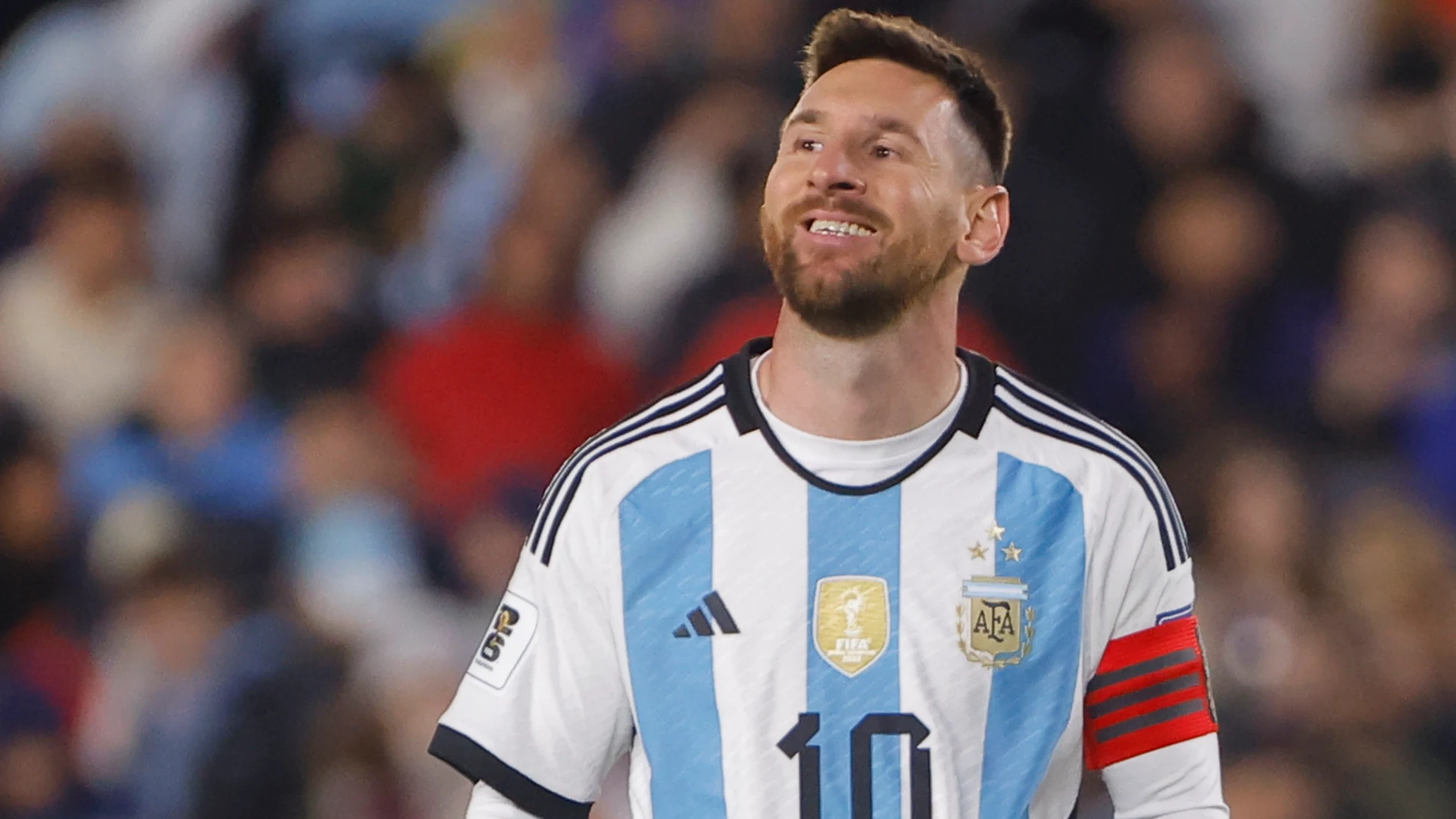 AMDEP469. BUENOS AIRES (ARGENTINA), 12/10/2023.- Lionel Messi de Argentina reacciona hoy, en un partido de las Eliminatorias Sudamericanas para la Copa Mundial de Fútbol 2026 entre Argentina y Paraguay en el estadio Más Monumental en Buenos Aires (Argentina). EFE/ Juan Ignacio Roncoroni