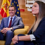 El secretario general del PSOE y presidente del Gobierno en funciones, Pedro Sánchez, se reúne con la portavoz