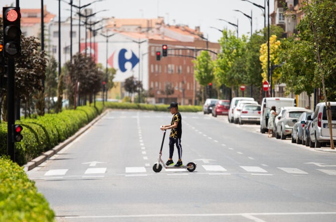 Los patinetes no podrán circular por aceras y zonas peatonales según la nueva ordenanza del Ayuntamiento Murcia