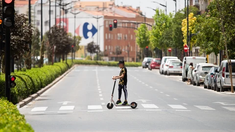 Los patinetes no podrán circular por aceras y zonas peatonales según la nueva ordenanza del Ayuntamiento Murcia