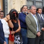 Concentración en el Ayuntamiento de Sevilla por el asesinato de Maya Villalobo