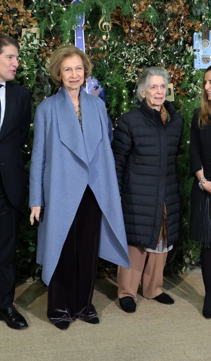 La Reina Sofía, presidenta de honor del Comité Protector de ‘La Música del Reciclajeí, acompañada por su hermana, Irene de Grecia, asisten al concierto navideño que la orquesta organiza en Cine Capitol de la Gran Vía de Madrid, a 26 de diciembre de 2022, en Madrid (España) 26 DICIEMBRE 2022 Raúl Terrel / Europa Press 26/12/2022