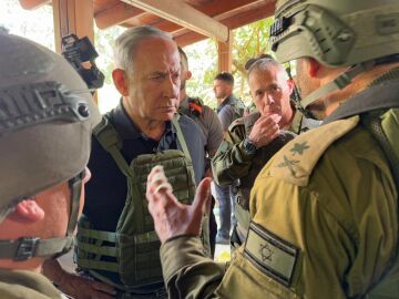 Netanyahu visita a sus tropas en la frontera con Gaza: 