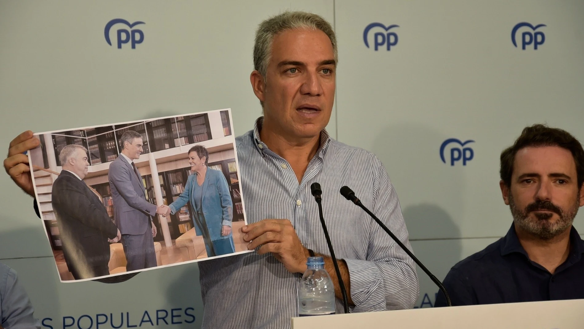 El coordinador general del PP, Elías Bendodo, en un acto en Antequera (Málaga) PP 15/10/2023