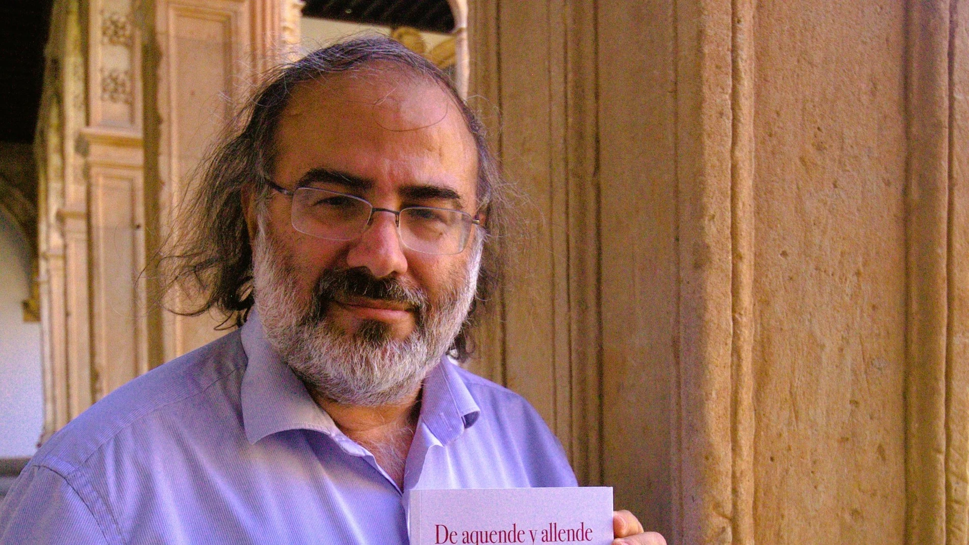 Alfredo Pérez Alencart con la antología