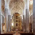 La monumental &quot;catedral de la Sierra&quot; de Villacastín (Segovia)