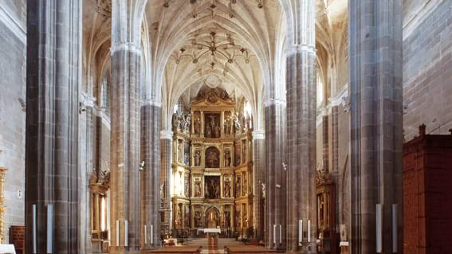 La monumental "catedral de la Sierra" de Villacastín (Segovia)