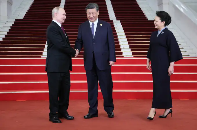Xi Jinping arropa a Vladimir Putin en su cumbre en Pekín