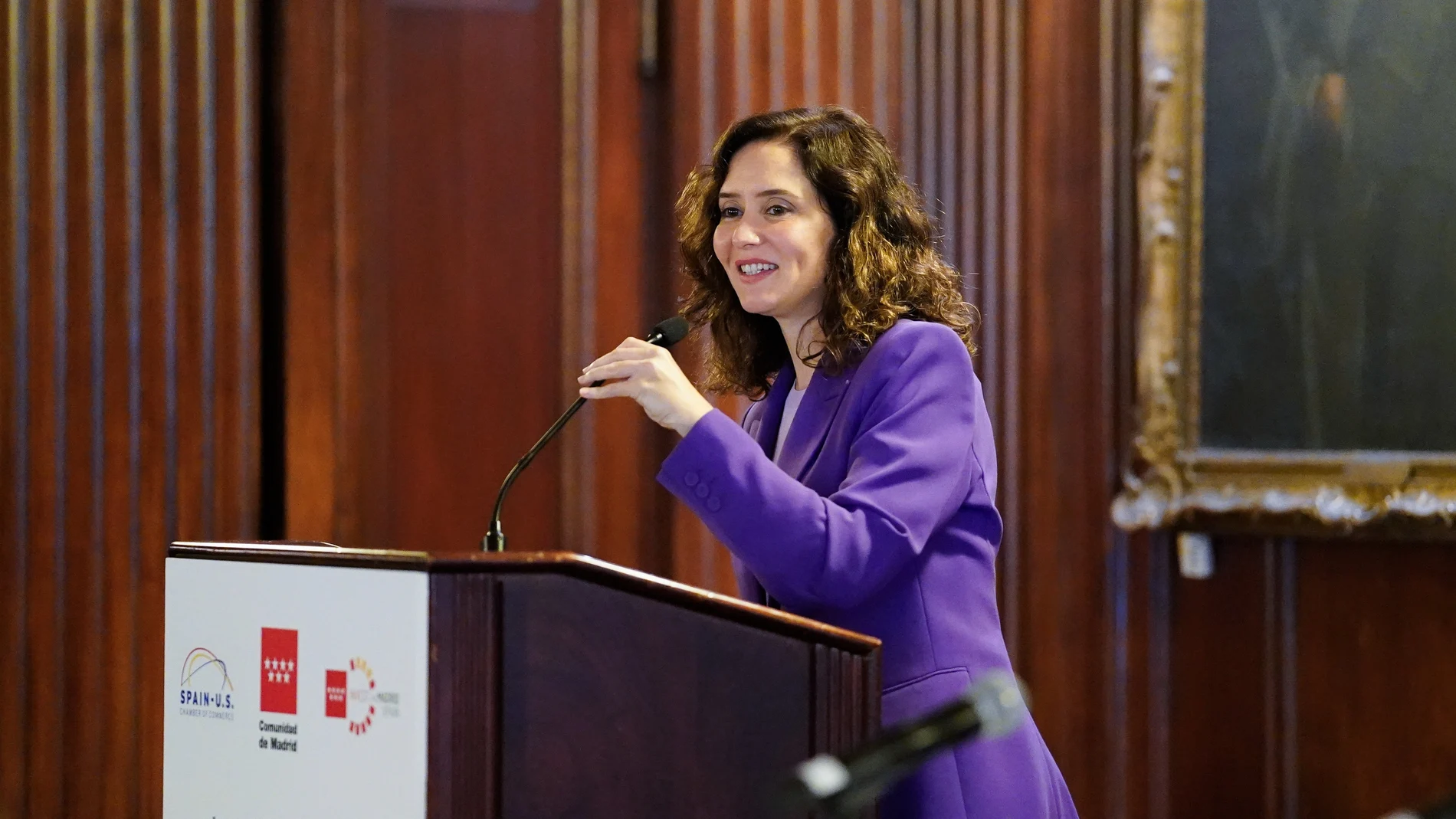 NUEVA YORK (EEUU), 16/10/2023.- La presidenta de la Comunidad de Madrid, Isabel Díaz Ayuso, en un desayuno informativo en Nueva York este lunes en el que ha anunciando la entrada en vigor en 2024 de la rebaja fiscal para inversores que se instalen en la región. EFE/ Prensa Comunidad de Madrid / ***SOLO USO EDITORIAL/SOLO DISPONIBLE PARA ILUSTRAR LA NOTICIA QUE ACOMPAÑA (CRÉDITO OBLIGATORIO)***