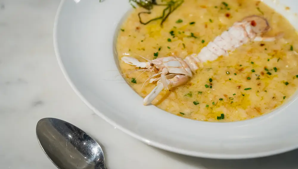 La sopa de galeras es uno de los platos estrella en ‘La Barra de Inchausti’