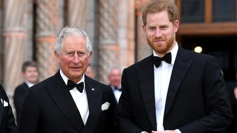 El príncipe Harry con el Rey Carlos III