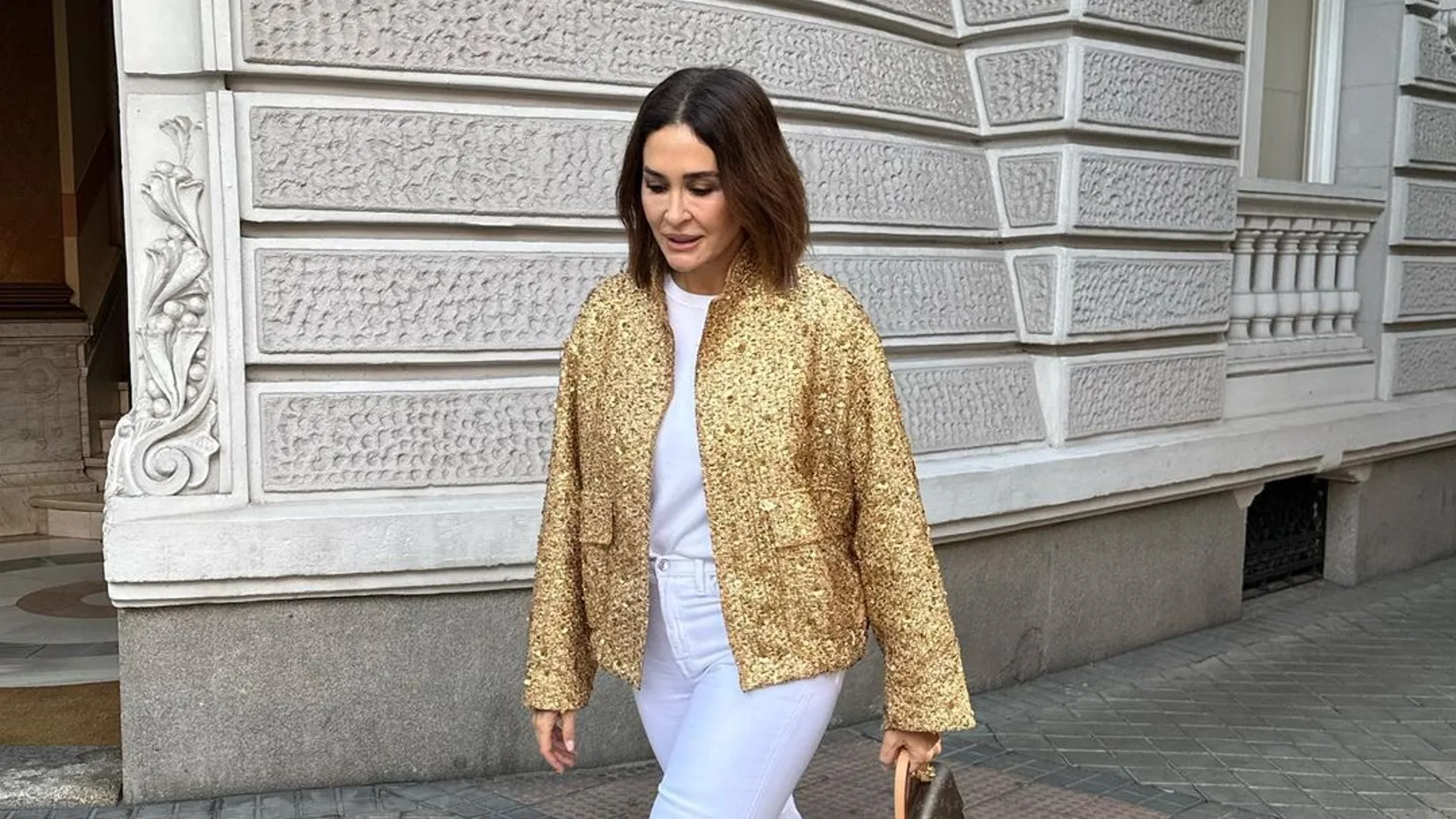 Cómo lleva Vicky Martín Berrocal la chaqueta dorada de Zara
