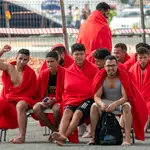 Llegan a El Hierro, Lanzarote y Tenerife cinco barcas con 656 migrantes