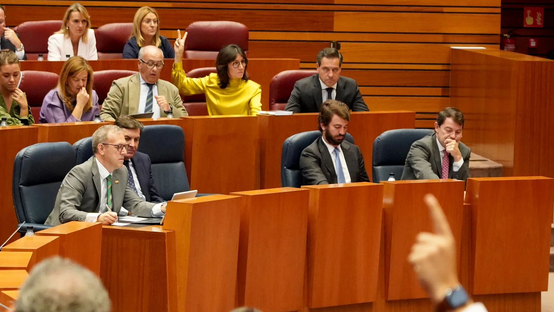 Bancada del PP y de los consejeros en las Cortes durante una de las votaciones