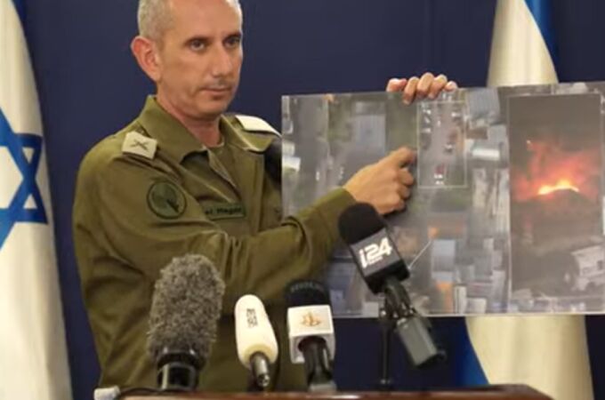 El portavoz del Ejército de Israel, Daniel Hagari, explica el ataque al hospital de Gaza
