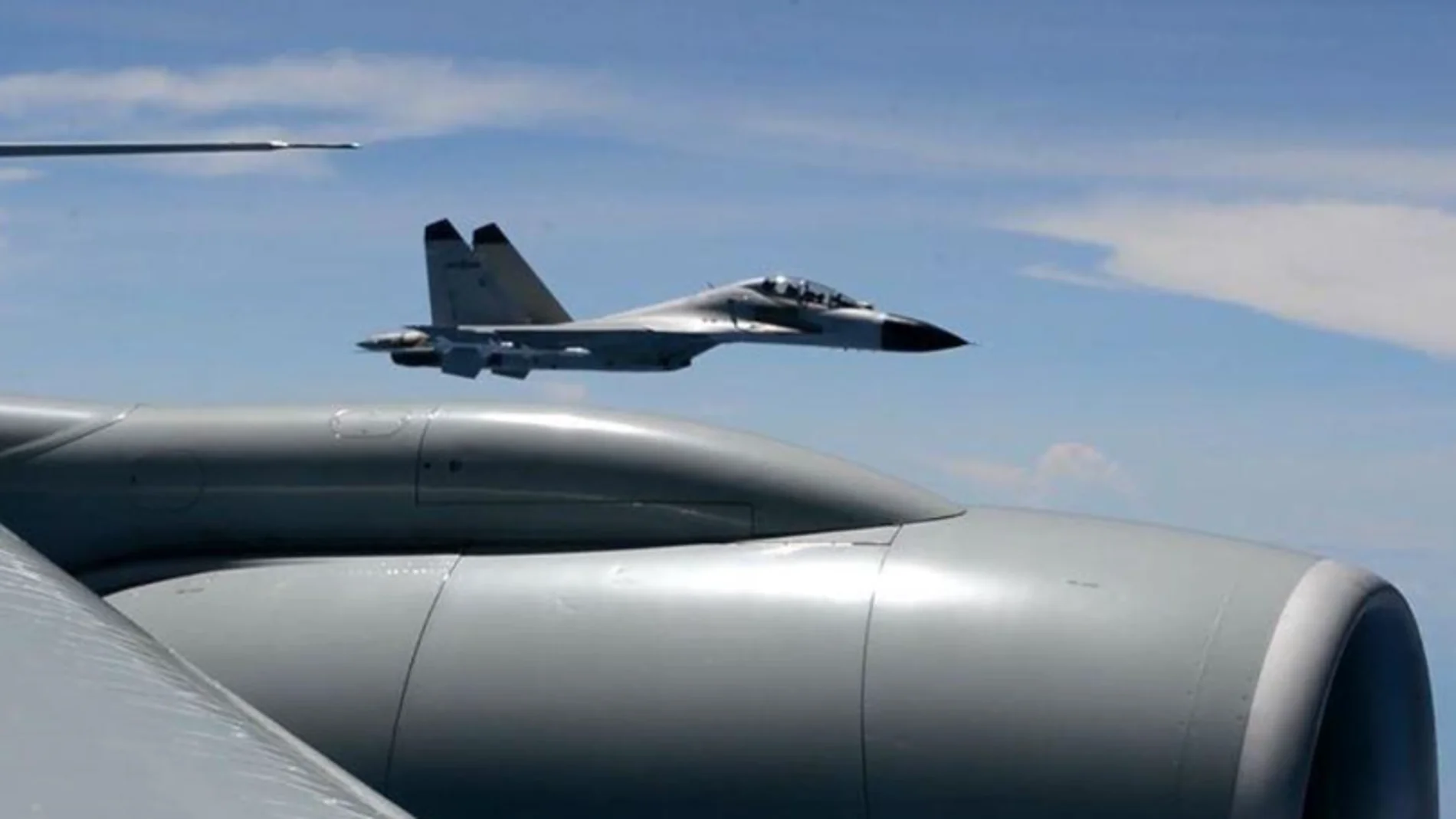 Las imágenes de aviones chinos hostigando a cazas de combate de EEUU en Asia