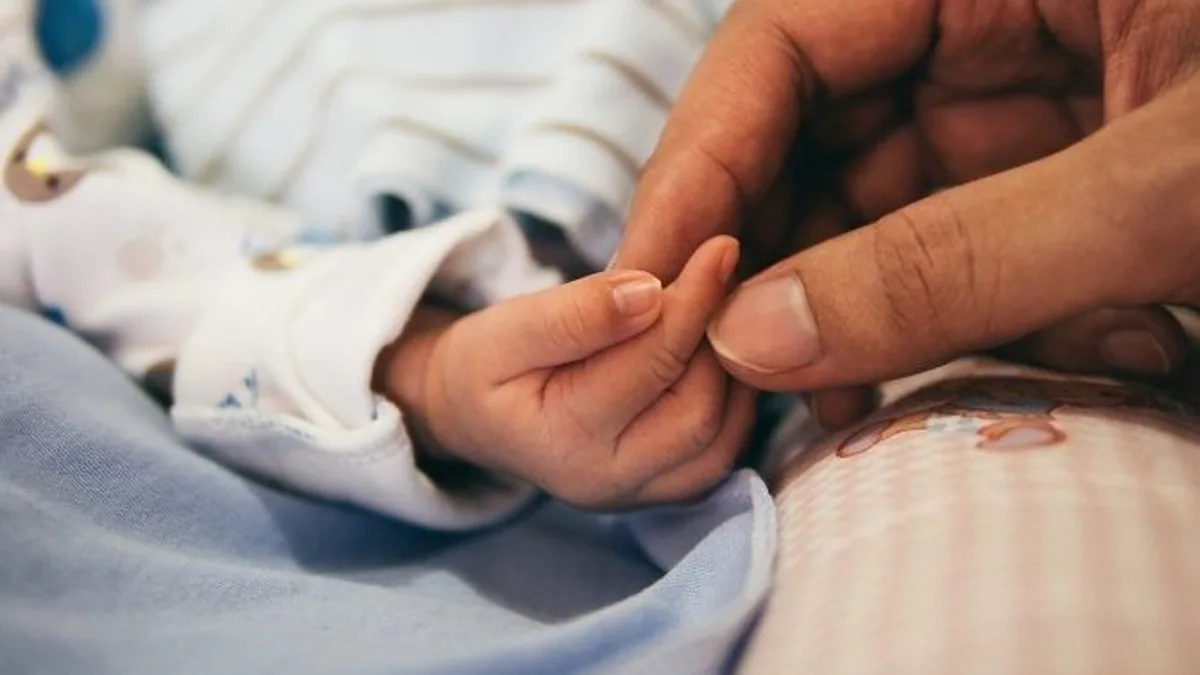 Indemnizan a unos padres con 225.000 euros por el fallecimiento de su bebé en el Hospital de Santiago