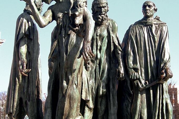 Una versión de "Los burgueses" de Rodin ubicada en el puerto de Calais