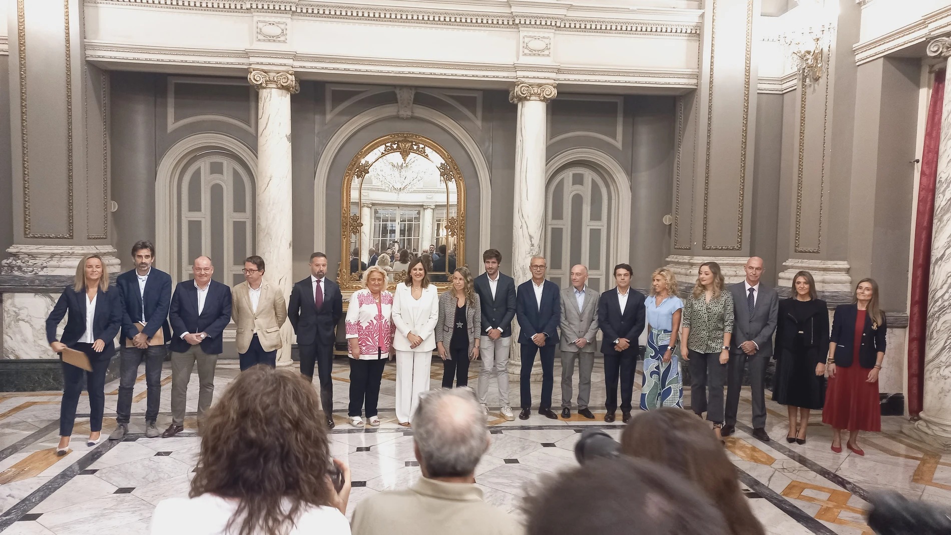 Foto de familia del nuevo equipo de Gobierno delAyuntamiento de Valencia