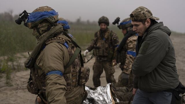 Ukrainian servicemen evacuate injured comrade at the frontline close to the Dnipro near Kherson, Ukraine, Saturday, Oct. 14, 2023. 