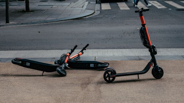 Barcelona mantiene la prohibición de patinetes eléctricos en el transporte público