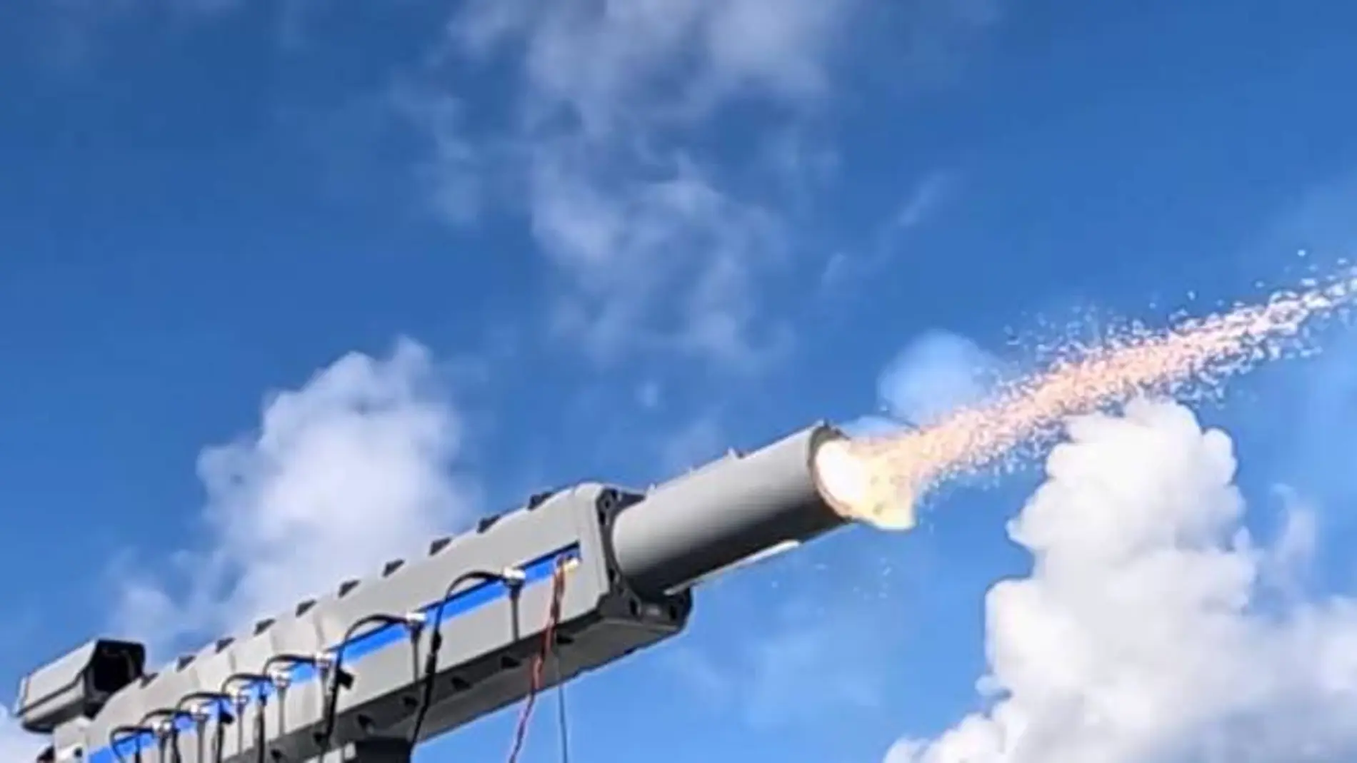 Japón prueba con éxito un cañón electromagnético que dispara proyectiles a velocidad Mach 7.