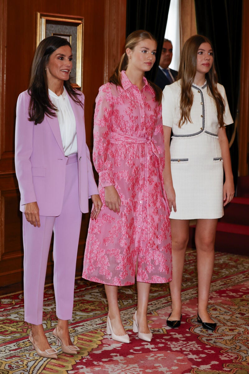 La Reina Letizia con sus hijas en Asturias.