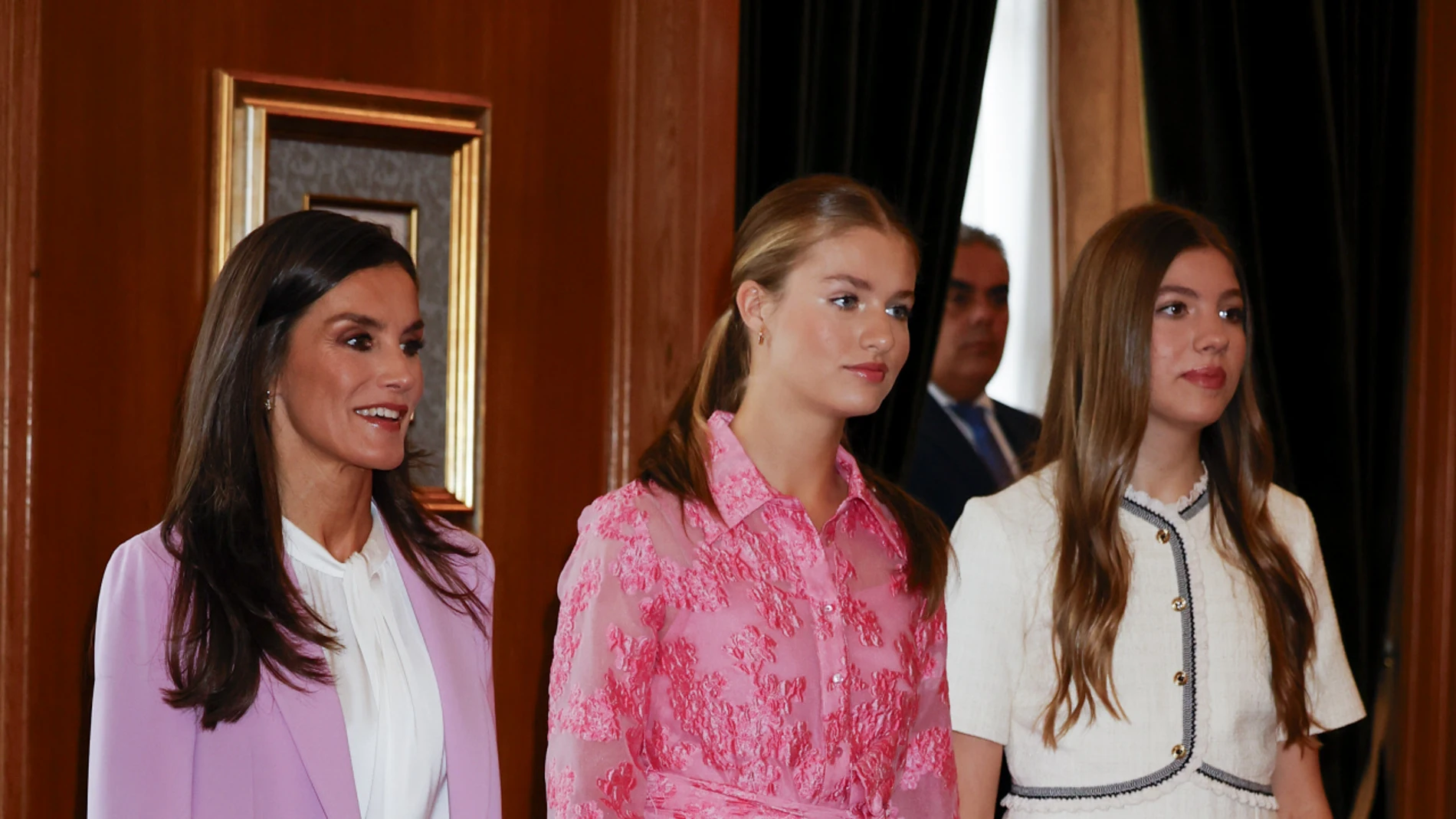 La Reina Letizia con sus hijas en Asturias.