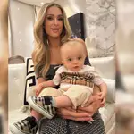 Seguidores de Paris Hilton alarmados por la foto de su bebé
