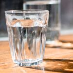 Potencia tu día: por qué deberías empezar cada mañana con un vaso de agua