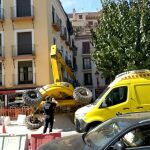 Imagen de la grúa en la que se encontraba el trabajador herido