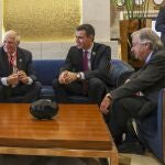  El secretario general de la ONU, Antonio Guterres (d), el presidente del Consejo Europeo, Charles Michel (i), el responsable de Política Exterior de la UE, Josep Borrell (2i), y el presidente en funciones del Gobierno de España, Pedro Sánchez (2d), mantienen un encuentro previo a la apertura de la Cumbre de la Paz de El Cairo. 