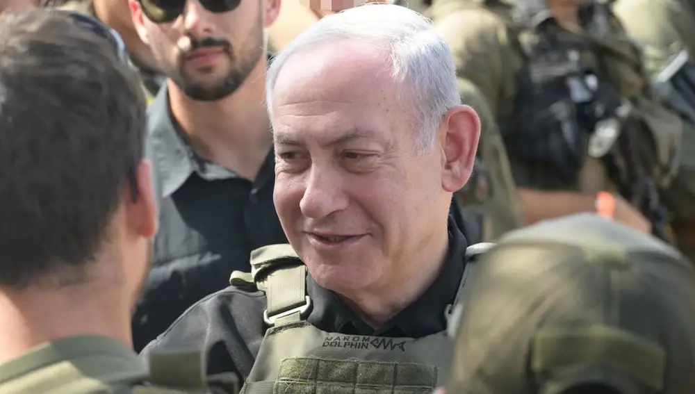 Israeli Prime Minister Benjamin Netanyahu meets with soldiers during a visit to the IDF Commando Brigade in northern Israel. 