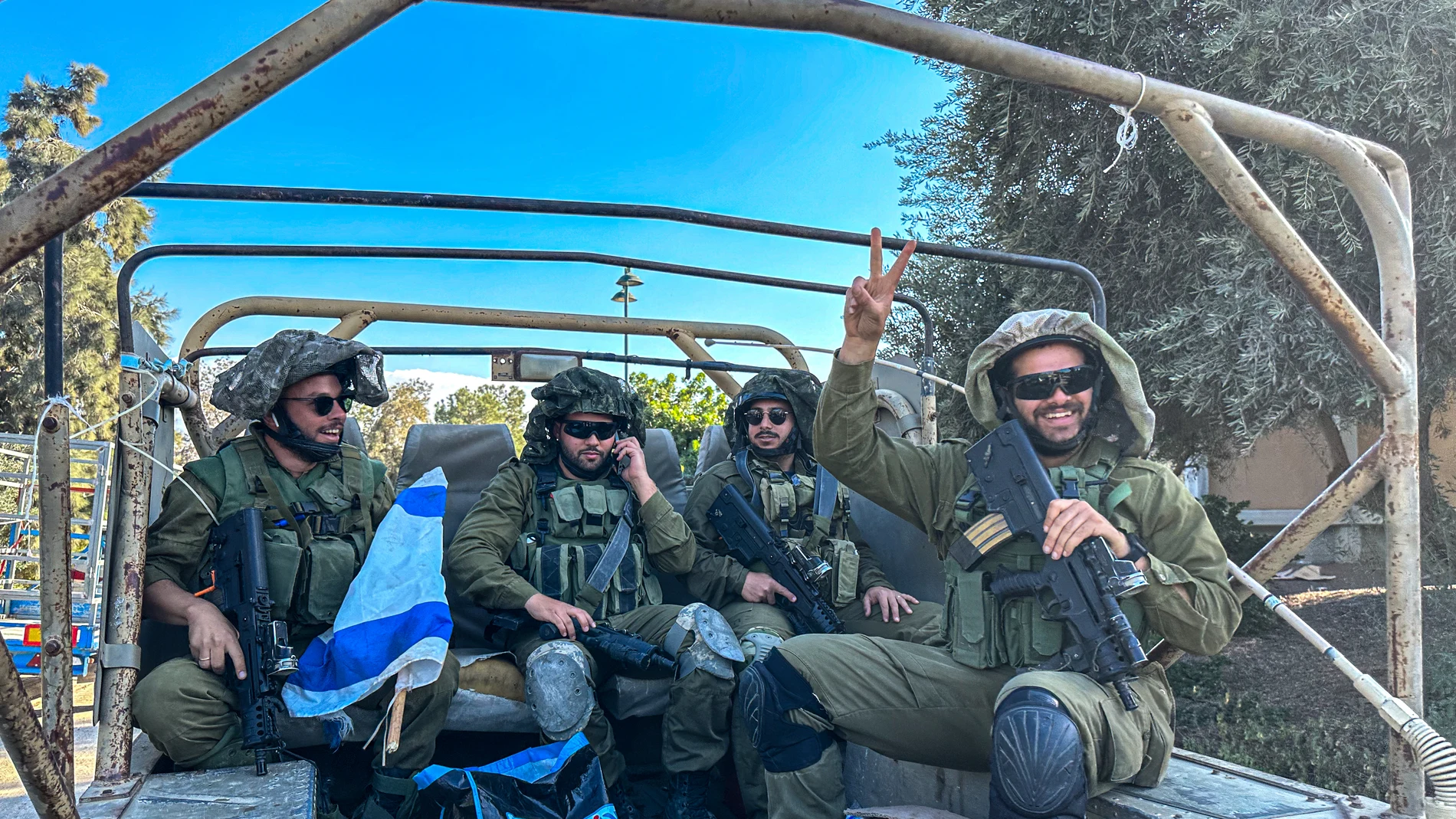 Soldados israelíes esperan la orden para iniciar la operación terrestre en Gaza