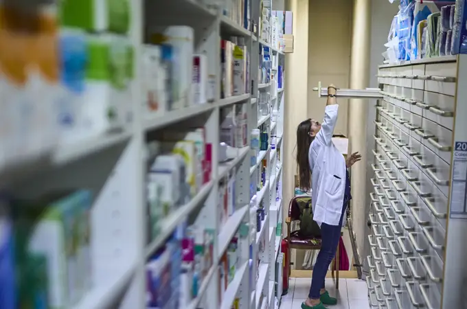 Sanidad revisa el precio de más de 17.000 medicamentos para ahorrar 217 millones de euros 