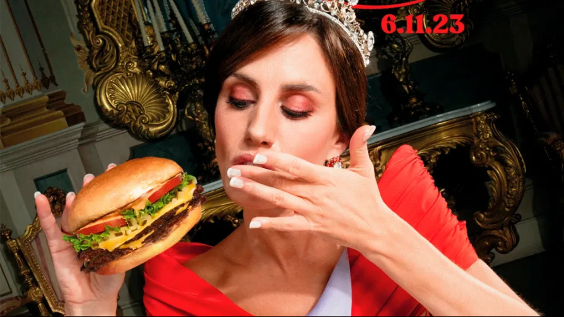 Una modelo que trata de parecerse a la Reina Letizia en la última campaña de una cadena de hamburguesas