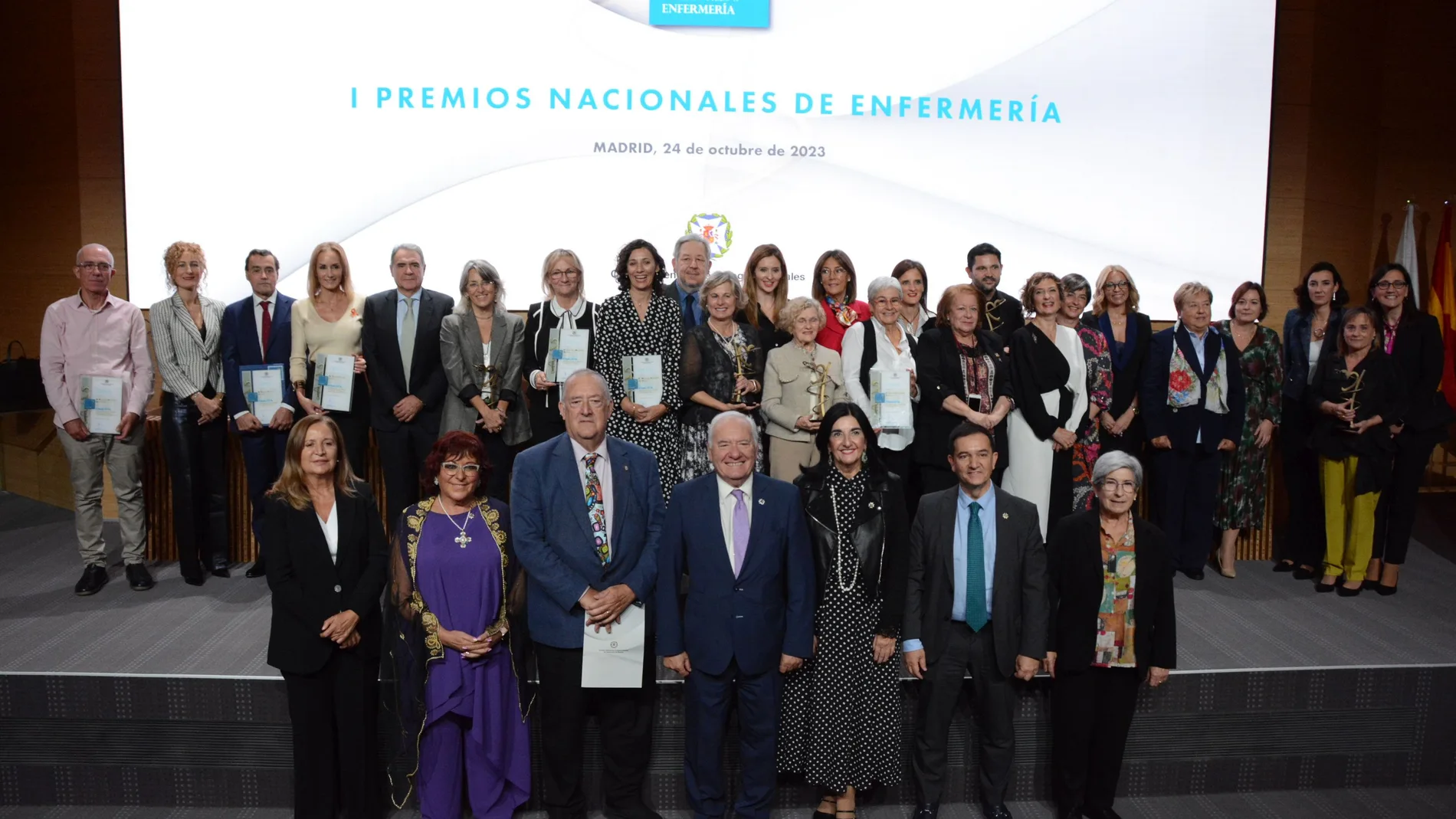Foto de familia de los ganadores de la Primera Edición de los Premios Nacionales de Enfermería