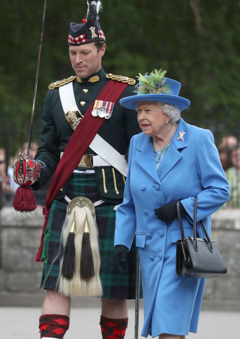 Johnny Thompson junto a la Reina Isabel II