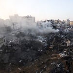 Columnas de humo sobre la franja de Gaza